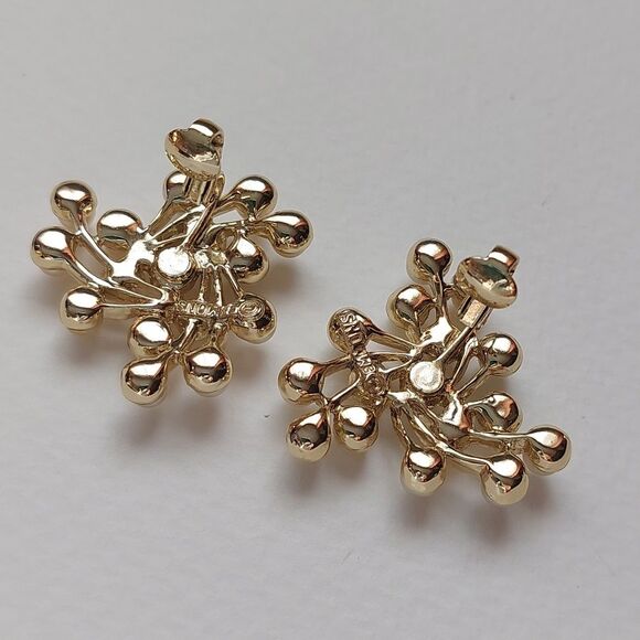 Vintage Emmons Faux Pearl and Gold Tone Clip On Earrings - Picture 4 of 6